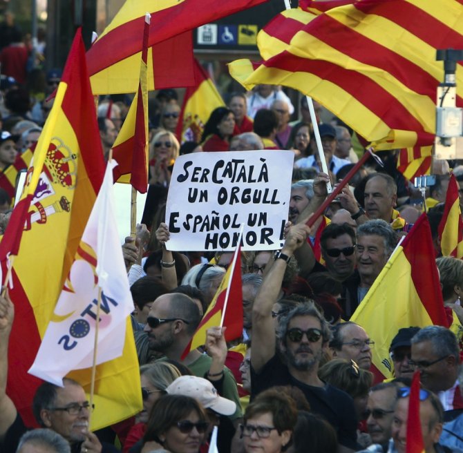 Bölünmeye Karşı Çıkan Binler Barcelona Sokaklarında