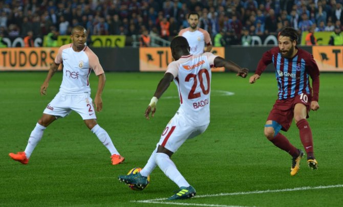 İlk Yarıda Gol Yok, 2 Kırmızı Var