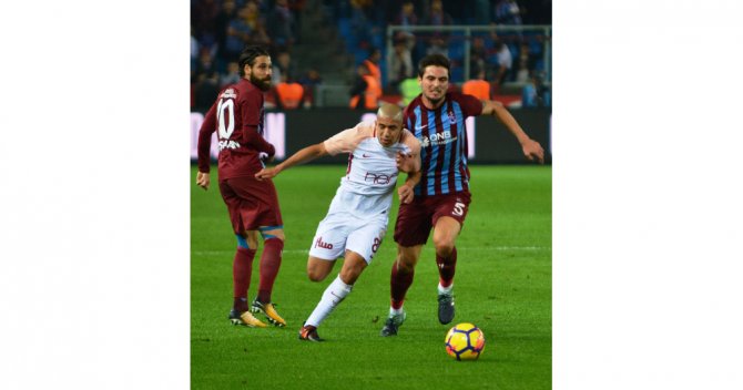 İlk Yarıda Gol Yok, 2 Kırmızı Var