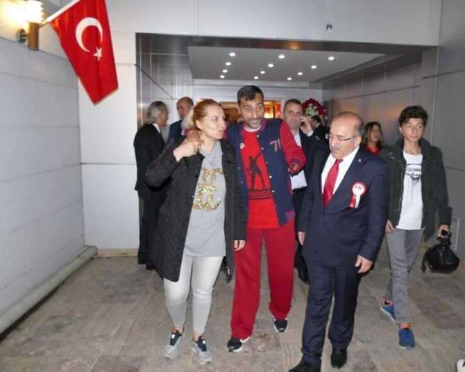 Başkan Gümrükçüoğlu Makam Arabasını Gaziye Tahsis Etti