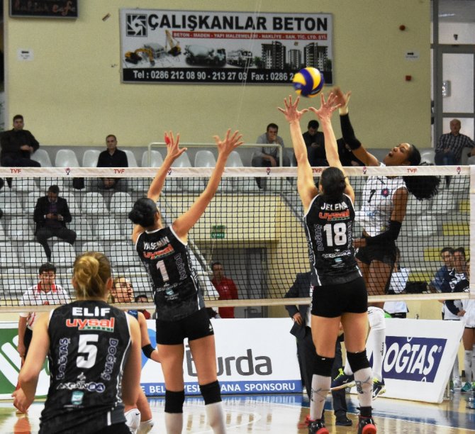 Halkbank, Çanakkale Belediyespor’u 3-1 Yendi