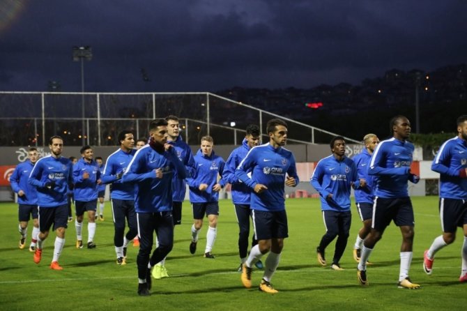 Trabzonspor Yağmur Altında Çalıştı