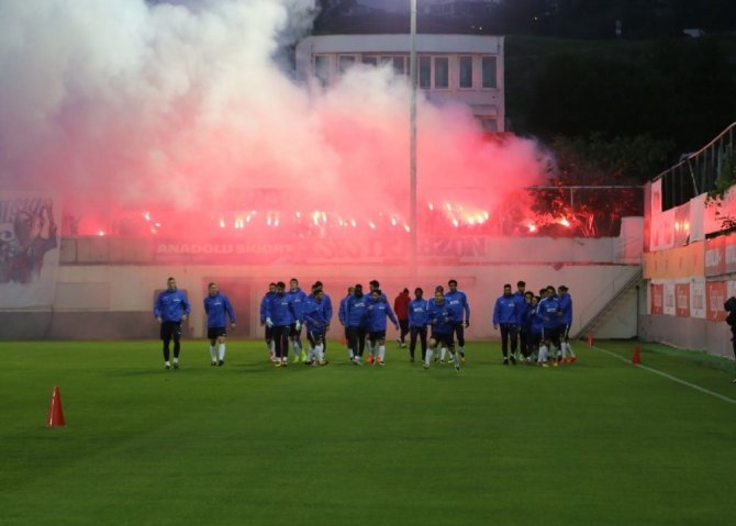 Trabzonspor Yağmur Altında Çalıştı