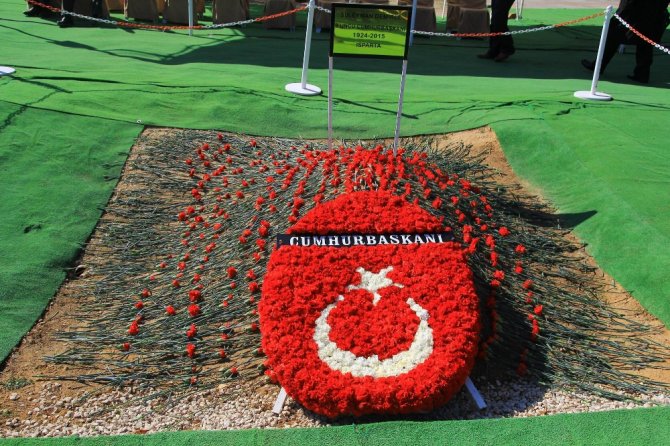 Demirel Doğum Gününde Anıldı