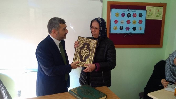 66 Yaşında Kur’an Okumayı 1 Haftada Öğrendi