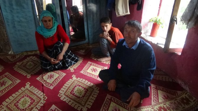 7 Nüfuslu Aile Tek Odada Yaşam Mücadelesi Veriyor