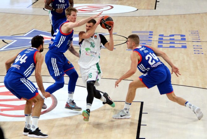 Anadolu Efes Yine Yenildi