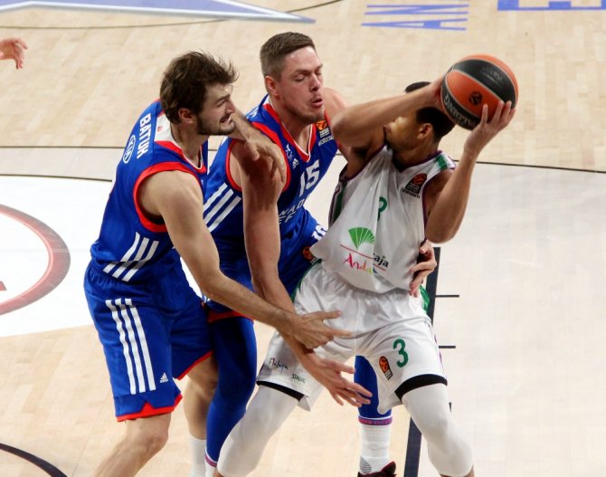 Anadolu Efes Yine Yenildi