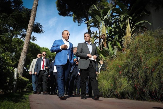 Çavuşoğlu, Alman Mevkidaşı İle Bir Araya Geldi