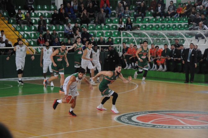 Tahincioğlu Basketbol Süper Ligi: Yeşilgiresun Belediyespor: 76 - Banvit: 81