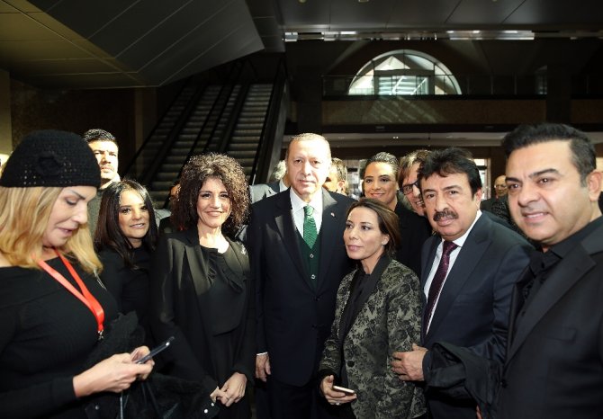 Erdoğan Sanatçılarla Görüştü
