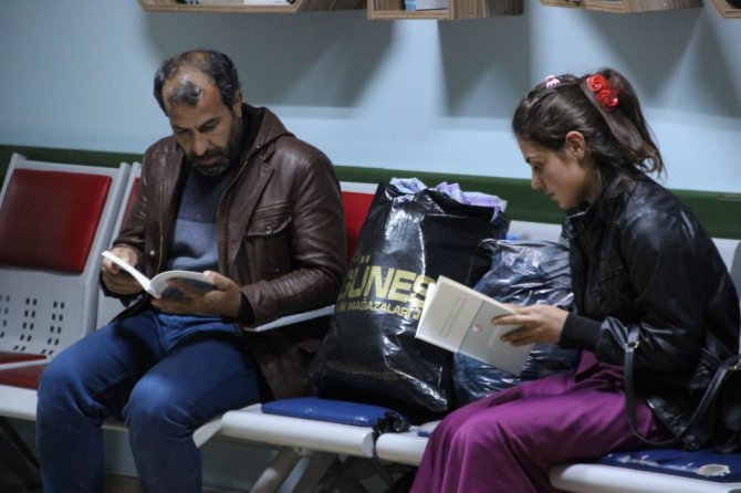 Hastane Duvarları Kitap Açtı