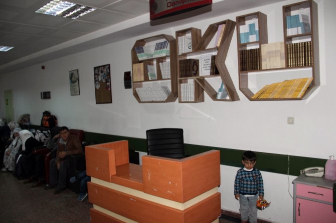 Hastane Duvarları Kitap Açtı