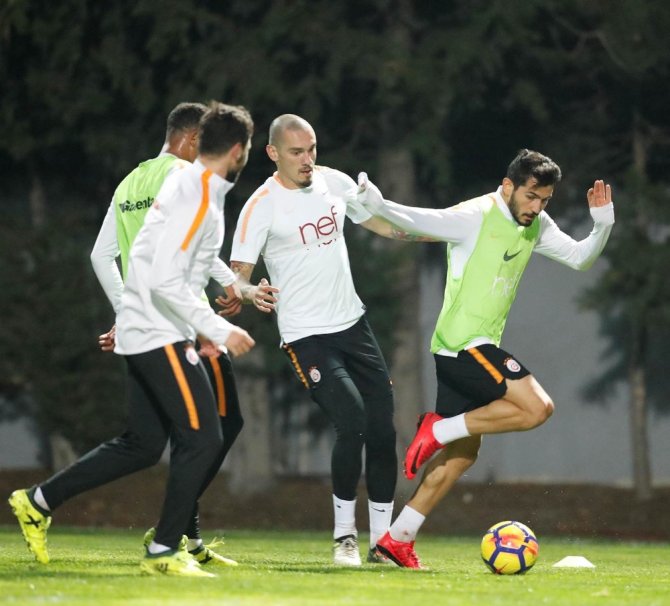 Galatasaray 8 Eksikle Çalıştı