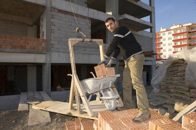 Okuma Yazması Olmadan 30 Şarkı Besteledi