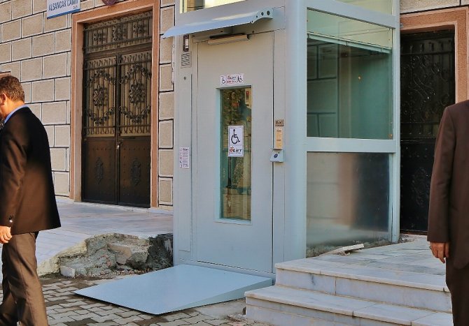 Engelliler İçin Camilere Asansör