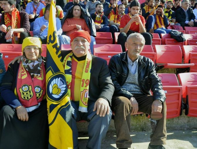 Tribünlerin En Yaşlı Çifti