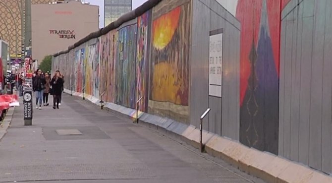 Berlin Duvarı’nın Yıkılışının 28. Yılı Kutlanıyor