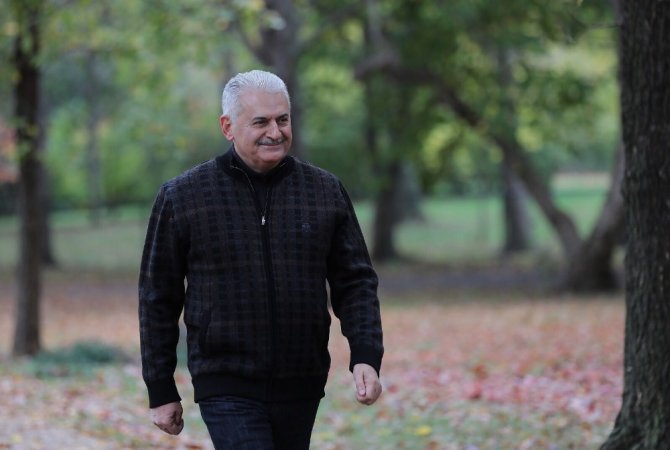 Başbakan Yıldırım Gazetecilerle Sabah Yürüyüşü Yaptı