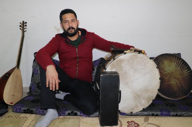İtü’de Konservatuvar Okudu, Düğünlerde Davul Çalıyor