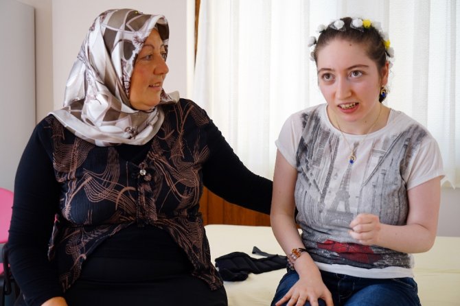 22 Yaşında Yürümeye Başladı