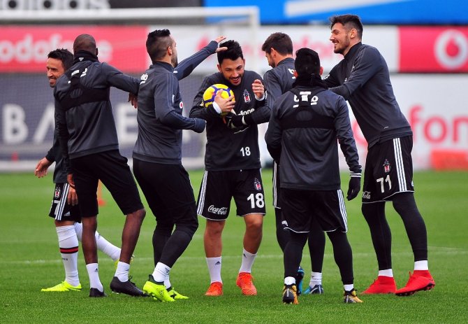 Beşiktaş Akhisarspor Mesaisini Sürdürdü