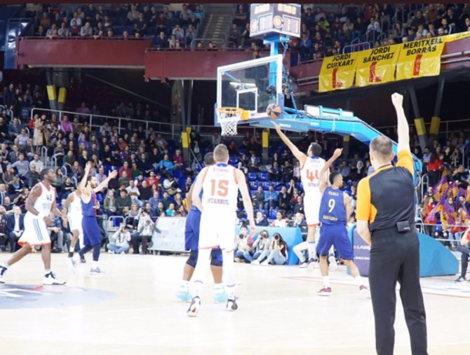 Efes İlk Galibiyetini Aldı