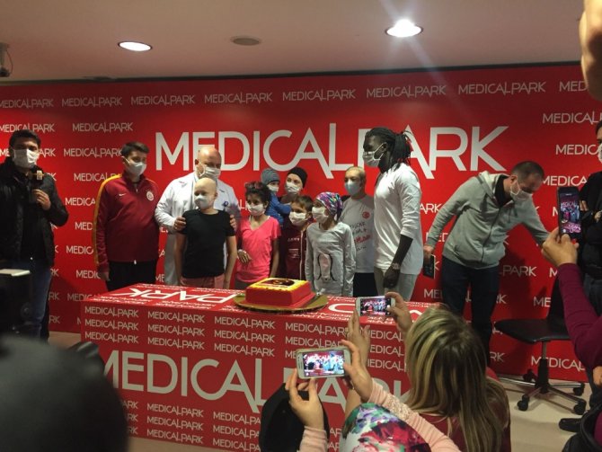 Gomis’ten Kanser Hastası Çocuklara Anlamlı Destek