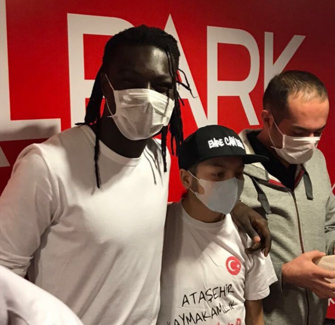 Gomis’ten Kanser Hastası Çocuklara Anlamlı Destek