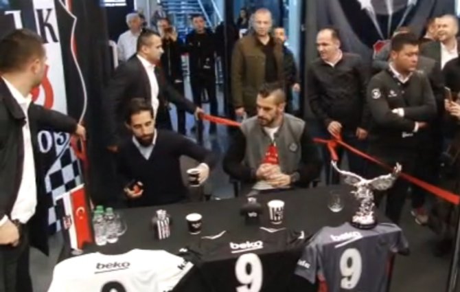 Negredo Taraftarlarla Buluştu