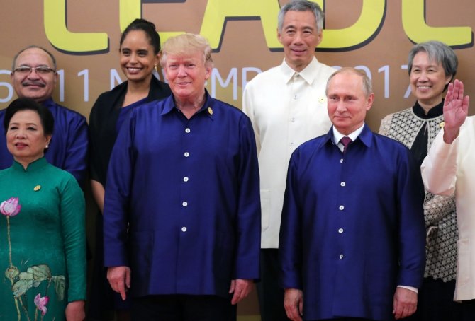 Trump Ve Putin Vietnam’da Tokalaştı