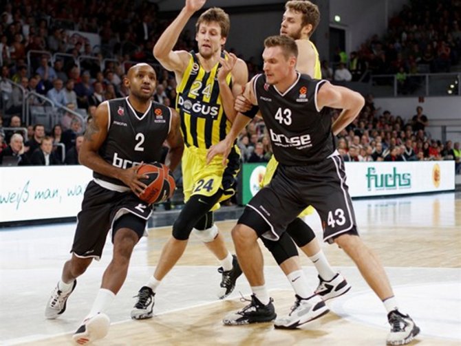 Fenerbahçe Doğuş Farklı Yendi