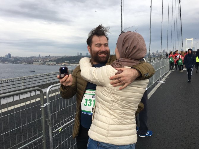 Maratonda Evlenme Teklifi