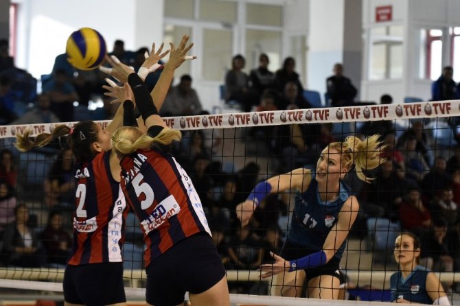 Bayanlar Voleybol 1. Ligi: Gümüşhane Belediyesi Gençlerbirliği: 1 - Ted Ankara Kolejliler: 3