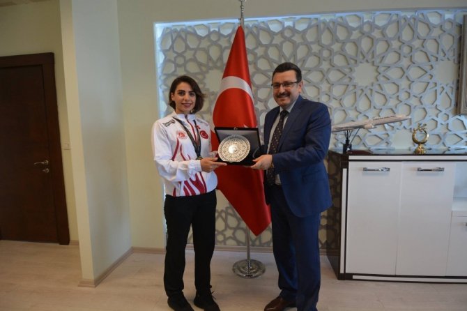 Şampiyondan Başkan Genç’e Teşekkür