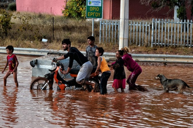 Yunanistan’ı Sel Vurdu: 10 Ölü