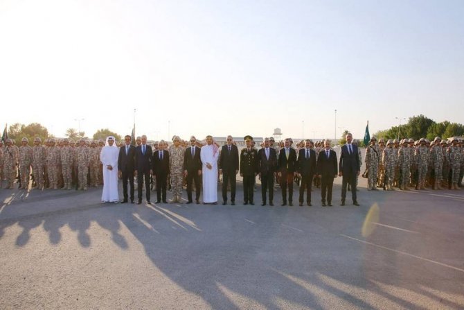 Cumhurbaşkanı Erdoğan’dan Katar’daki Türk Komutanlığına Ziyaret
