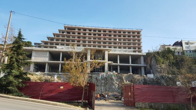 Başkan Gümrükçüoğlu’ndan ‘Boztepe’deki Otel İnşaatıyla İlgili Açıklama