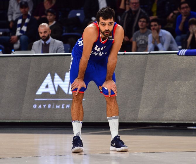 Anadolu Efes Evinde Mağlup