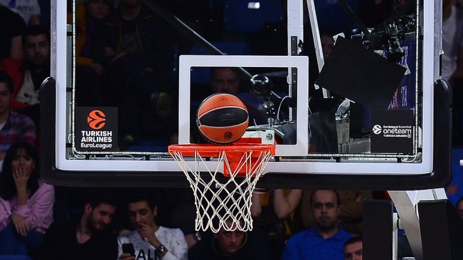 Anadolu Efes Evinde Mağlup