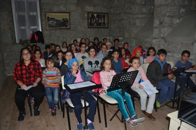 Trabzon’da Mülteci Çocuklardan Koro Oluşturuldu