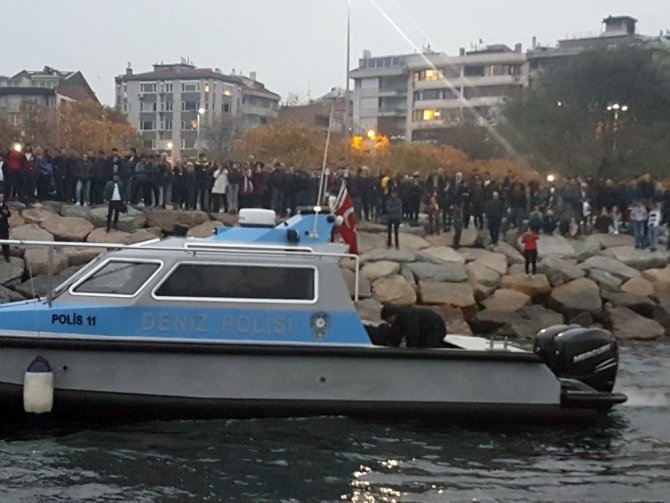 Kadıköy’de Denize Düşen Şahıs Hayatını Kaybetti