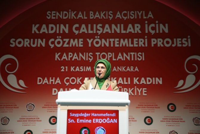 Emine Erdoğan Hak-iş’li Kadınlarla Buluştu