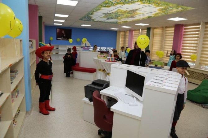 Hopa’da ’Z-kütüphane İle Özel Eğitim Sınıfı’ Hizmete Açıldı