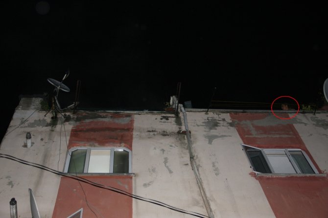 Beyoğlu’nda Korkutan Yangın: Çatıya Çıktılar