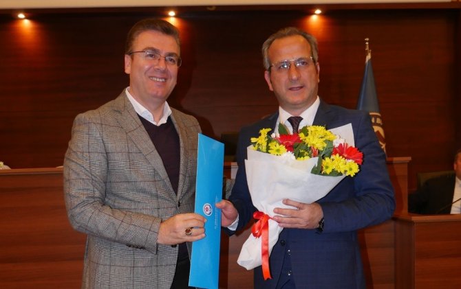 Öğretmen Meclis Üyelerine Çiçekli Kutlama