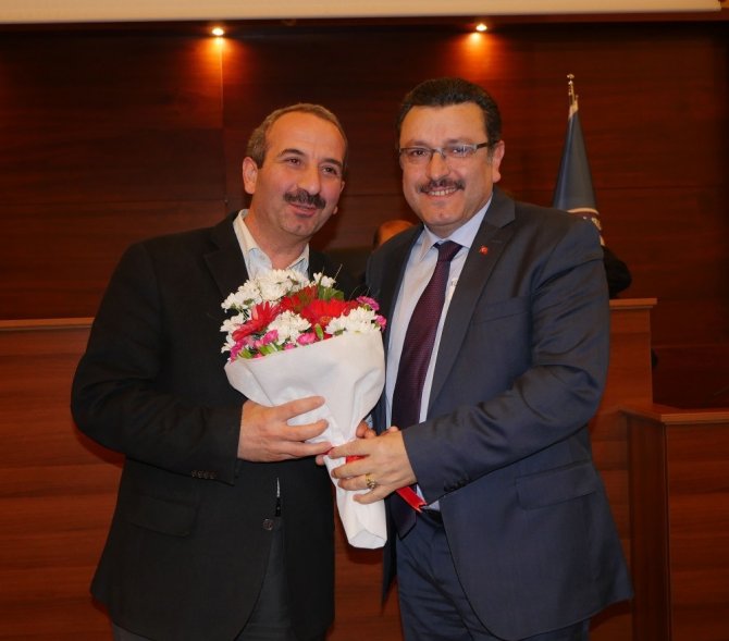 Öğretmen Meclis Üyelerine Çiçekli Kutlama