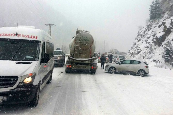 Doğu Karadeniz’de Kar Yağışı Etkili Oluyor
