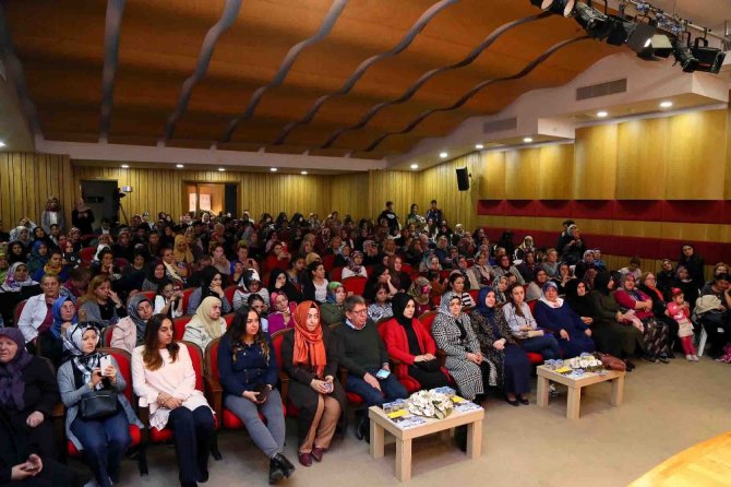 Hülya Koçyiğit’ten Kadına Şiddete Karşı Çağrı