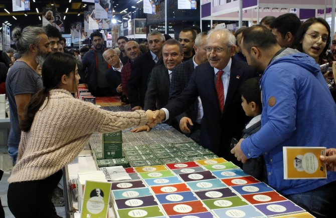 Kılıçdaroğlu, Konyaaltı Kitap Fuarı’nı Gezdi